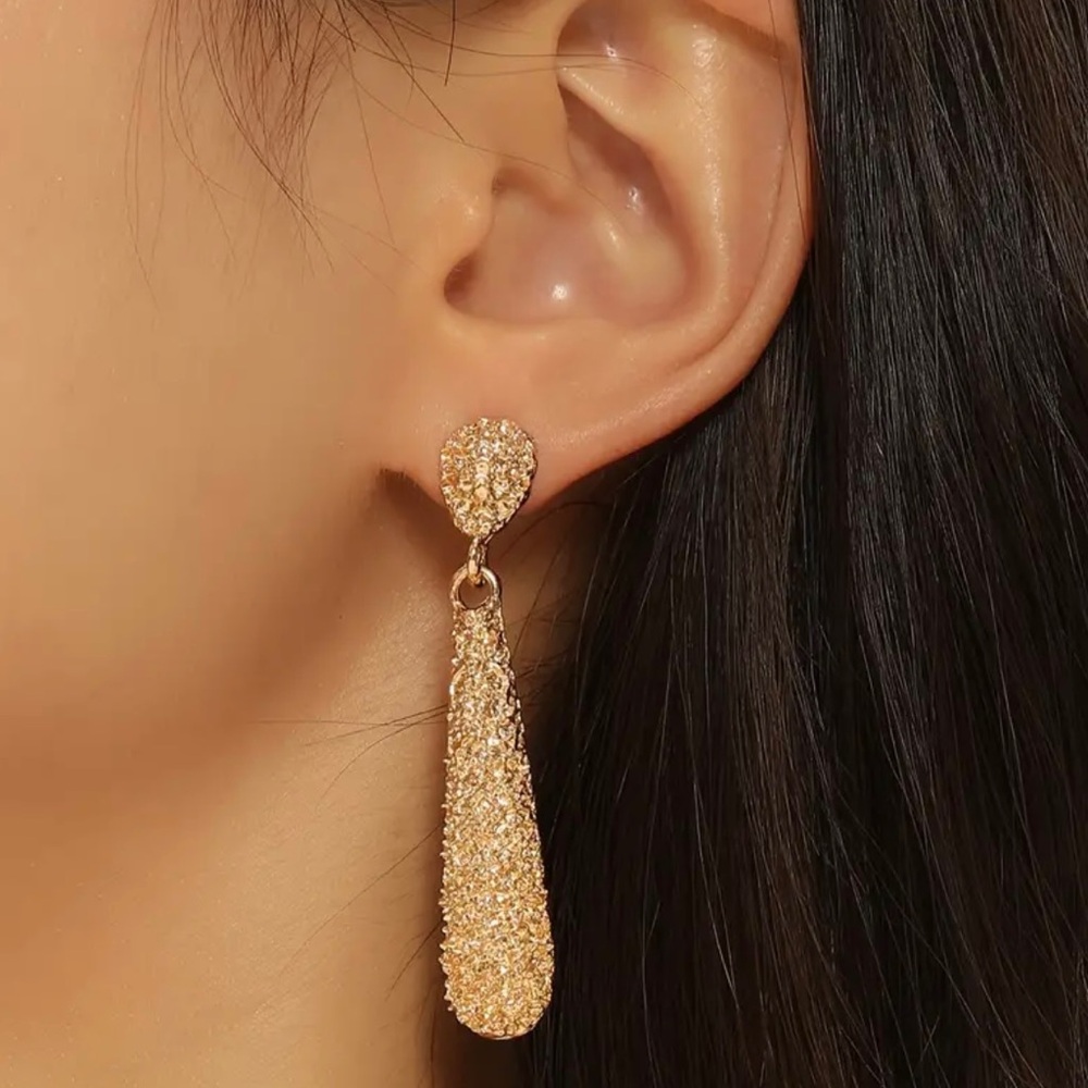 🆕 Gold Dangle Earrings